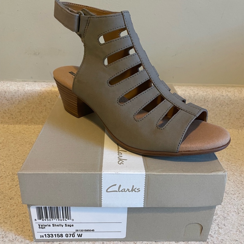 - NWT Clark’s Wonen’s Valerie Shelly Heeled Sandal. Sage color Size 7W